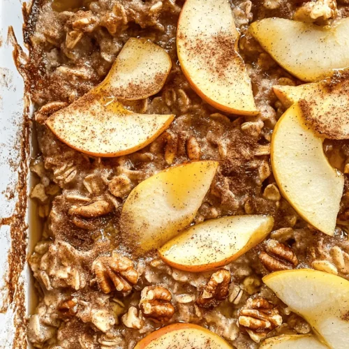 In today’s fast-paced world, starting your day with a nutritious breakfast can set a positive tone for the hours ahead. A healthy breakfast not only fuels your body but also enhances your mood and productivity. Among the myriad of options available, the Irresistible Healthy Apple Oatmeal Breakfast Bake stands out as a delicious, wholesome choice that caters to both taste and nutrition. This delightful dish combines the comforting flavors of baked oats with the natural sweetness of apples, making it a breakfast option that everyone will love.